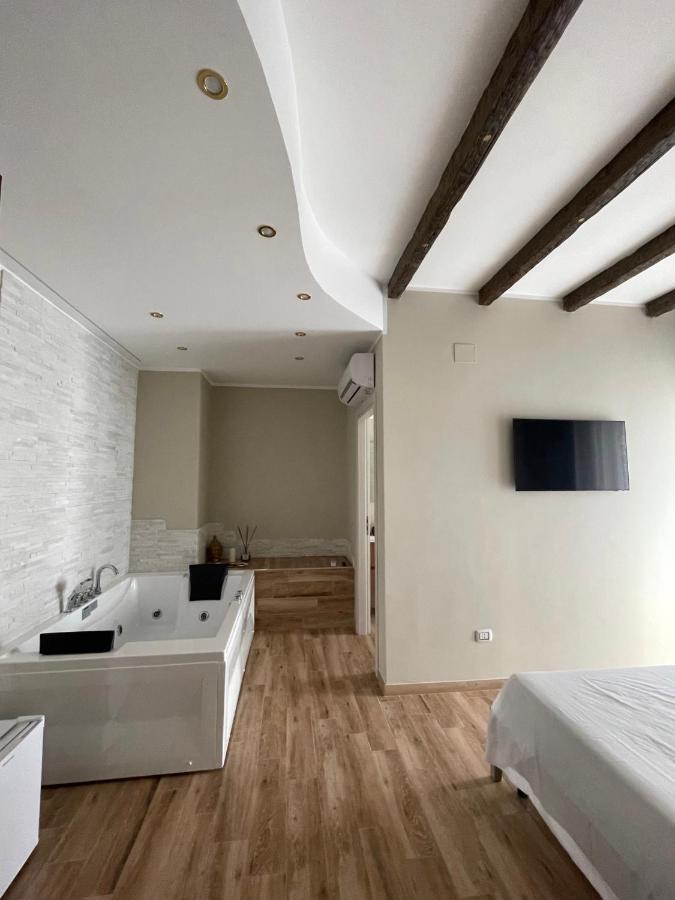 B&B New Paris & Suite Taranto Exterior photo